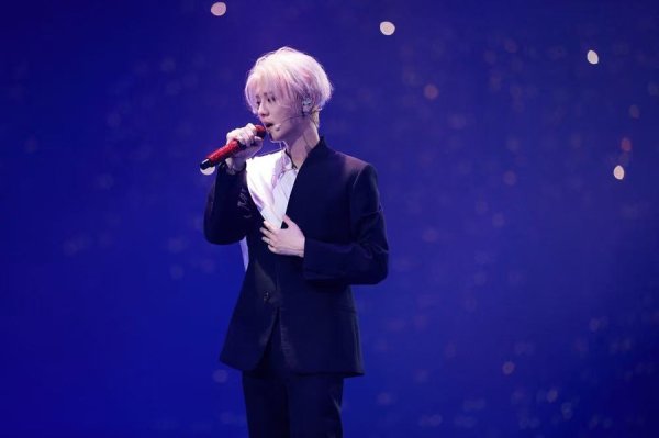 群益证券 鹿晗周末梅奔开唱！巡演上海站“想看”破百万，好兄弟邓超也抢不到票