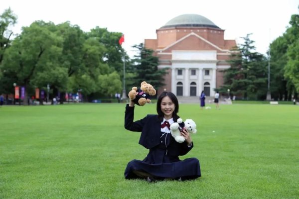 股赢家 清华硕士靠文眉月入3万被母亲嫌不体面，曾放弃互联网大厂、教师编！本人发声