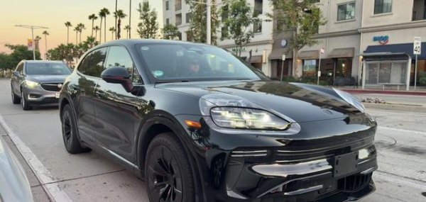 达宝优配 有望今年底发布 纯电动保时捷Cayenne低伪谍照曝光 内饰三块屏